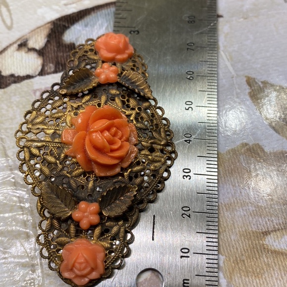 Vintage brooch w/gold filagree back/attached orange carved lucite flowers 2 3/4” - Picture 6 of 6